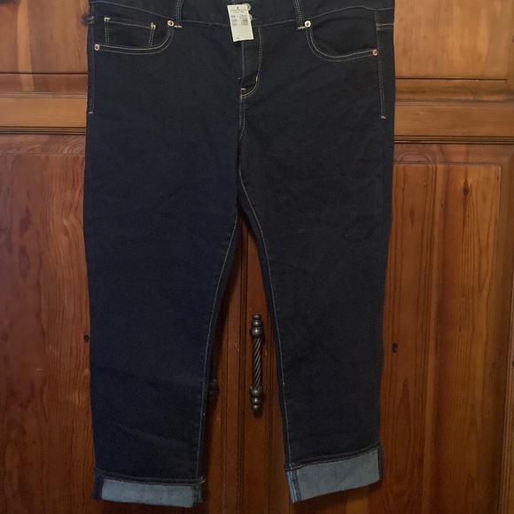 Size 16 NWT American Eagle Dark Wash Artist Crop Jeans - Picture 1 of 4